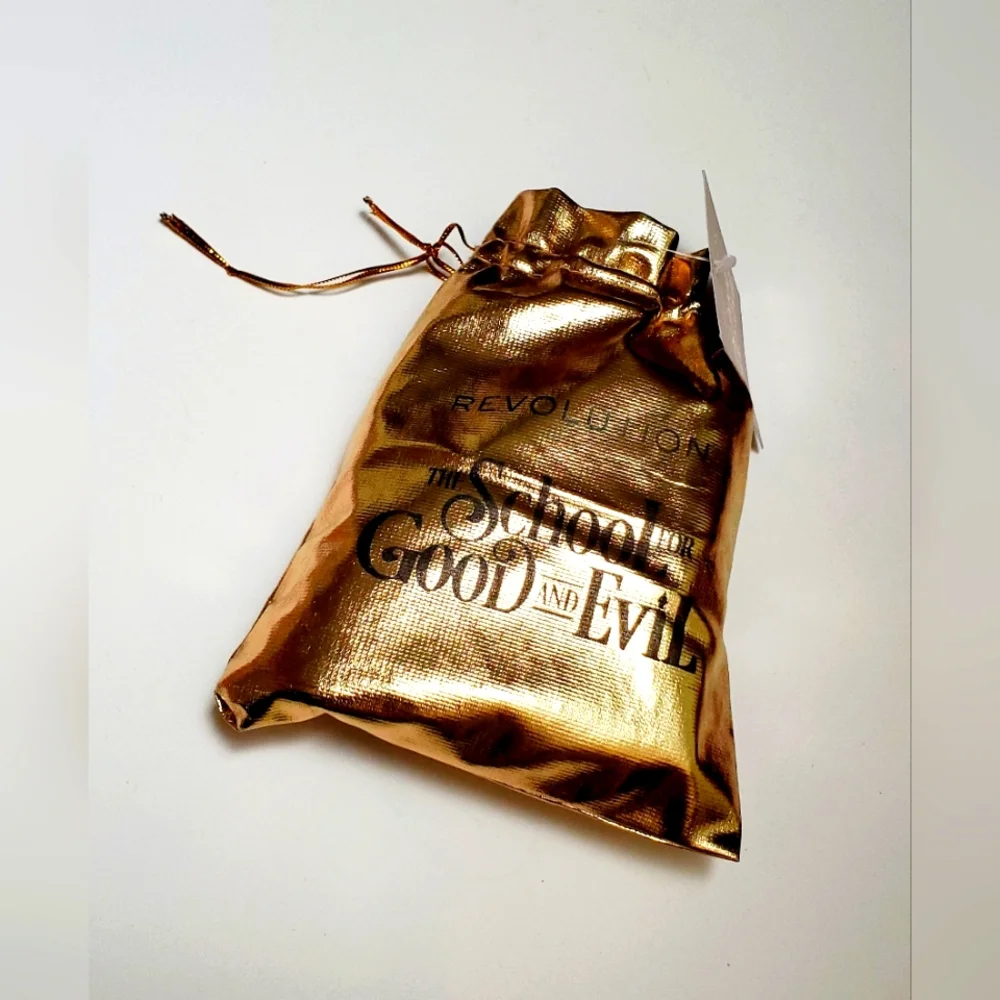 Revolution Beauty The School for Good & Evil × Revolution Eye Sleeping Mask